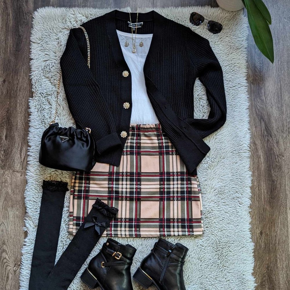 SHEIN Plaid Mini Skirt in Cream Size Large